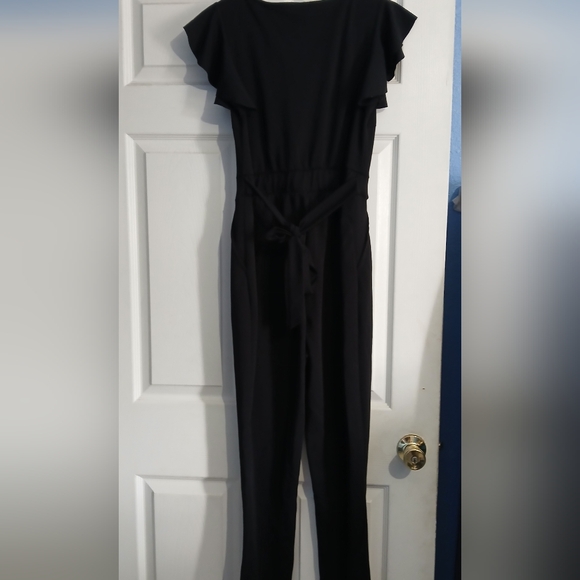 Elegant Black Women's Jumpsuit - Picture 4 of 6